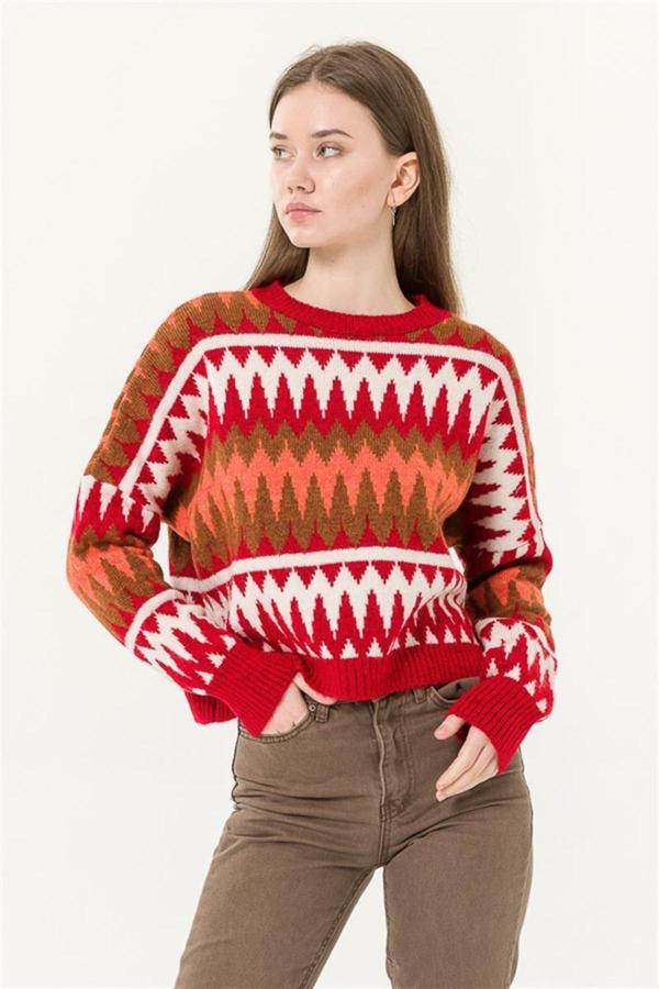 Fashion Friends Regular Fit Bisiklet Yaka Etnik Desenli Crop Bayan Kazak 24K0208K1 KIRMIZI - Image 1