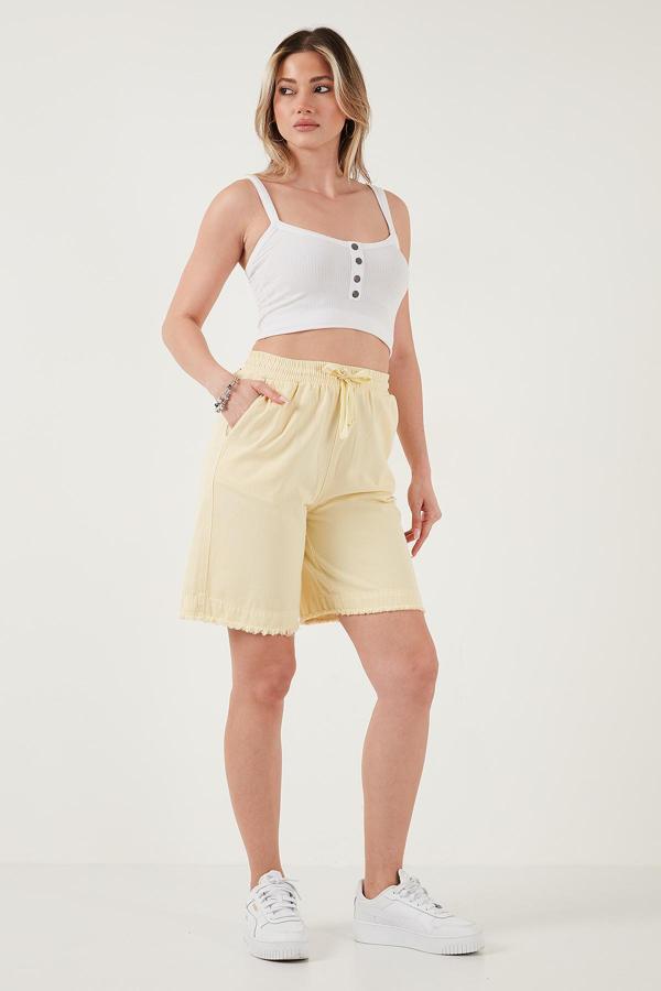Lela Pamuklu Standart Fit Normal Bel Bağlamalı Cepli Bayan Şort 668YP5326 SARI - Image 1