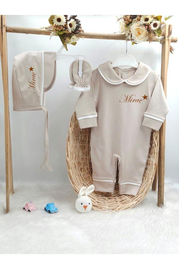 Gros Shop Biyeli 3'Lü %100 Pamuklu Hastane Çıkış Tulum Seti (Kişiye Özgü İsimli Nakış Desenli) - Image 1