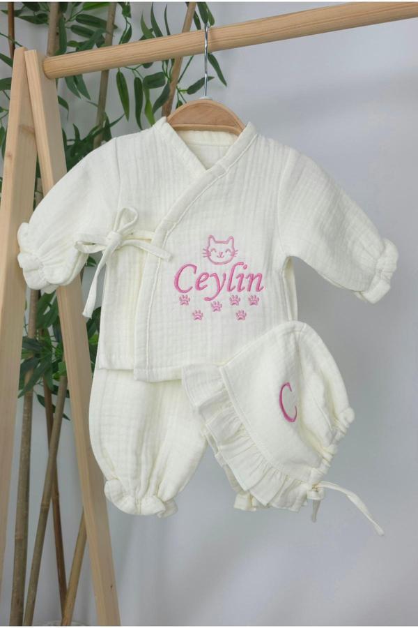 Gros Shop Müslin Yeni Doğan 4Katlı Organik %100Pamuk Kişiye Özgü Nakışlı Hastane Çıkış Seti (Kedi Patisi) - Image 1