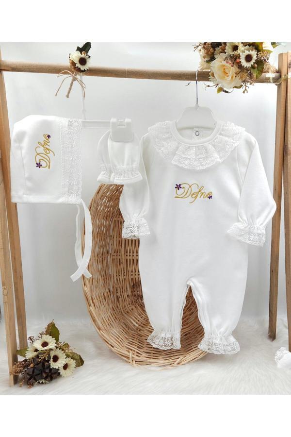 Gros Shop Yeni Doğan Danteli 3'Lü Hastane Çıkış Tulum Seti - Mevlüt Seti (Kişiye Özgü İsimli Nakış Desenli) - Image 1