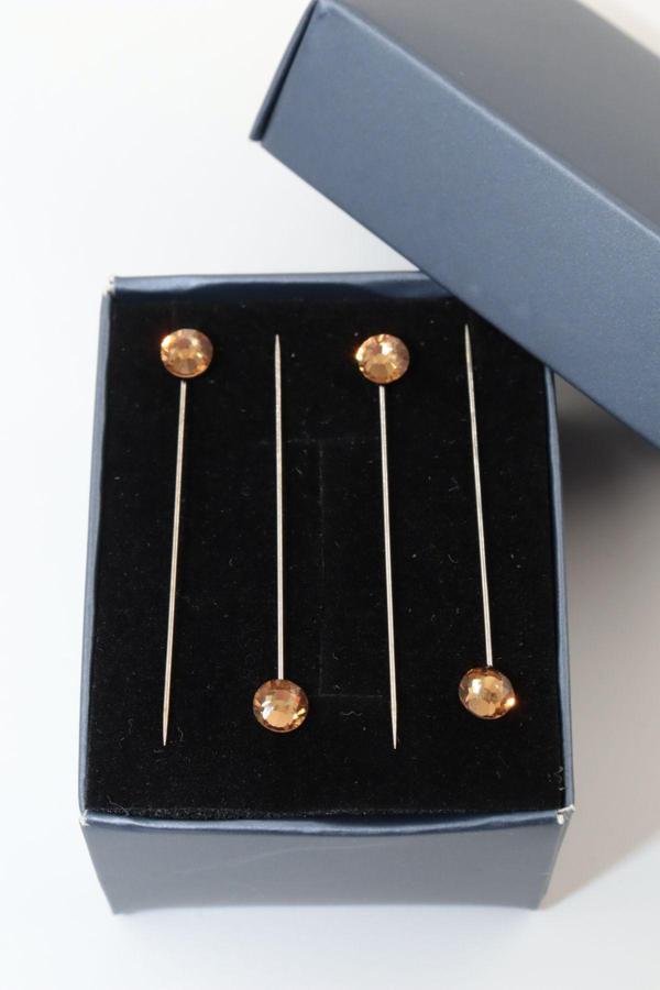 4lü Turuncu Taşlı Eşarp Iğnesi. Eşarp Iğnesi. Şal Iğnesi. Başörtü Iğnesi. Eşarp Ve Şal Iğnesi. - Image 1