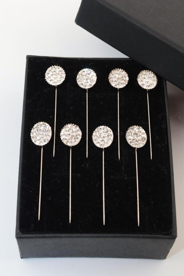 8li Kristal Taşlı Beyaz Eşarp Iğnesi. Şal Iğnesi. Türban Iğnesi. Başörtü Iğnesi. Eşarp Ve Şal Iğnesi - Image 1