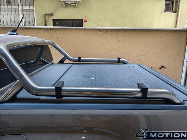 Volkswagen Amarok (2020-2025) Kasa Üstü Bed Rack Taşıyıcı Bar – Gri | Rollbar Uyumlu | - Image 1