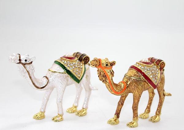 Swarovski Taşlı Tekli Deve Figürü Model 2 - Image 1