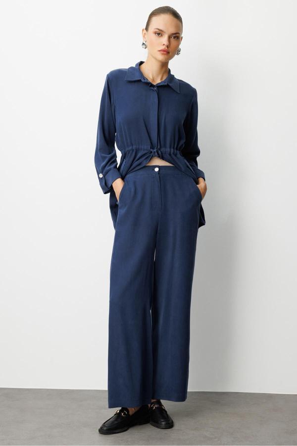 Mizalle Geniş Paça Beli Lastikli İndigo Mavi Cupro Pantolon - Image 1