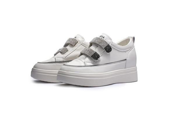 GUJA 24K313-1 GİZLİ DOLGU CIRTI TAŞLI SNEAKER KADIN AYAKKABI - Image 1
