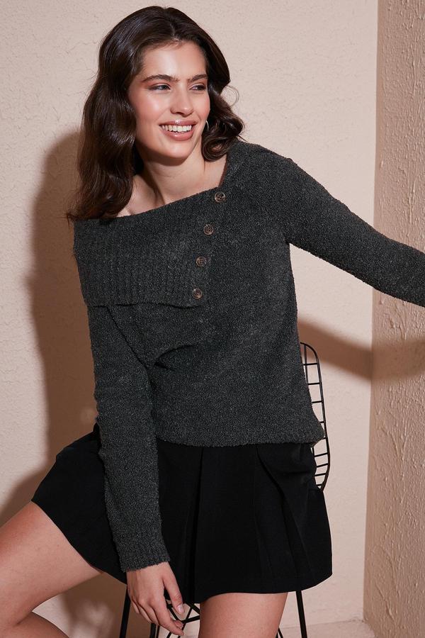 Lela Premium Regular Fit Kayık Yaka Düğme Detaylı Bayan Kazak 680KZ002563 ANTRASİT - Image 1