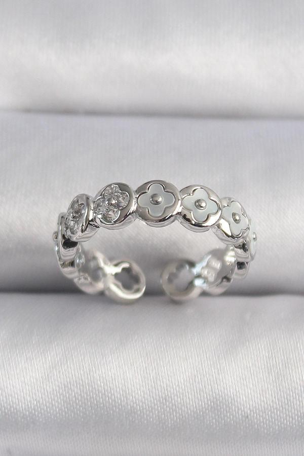 Pirinç Gümüş Renk Beyaz Sedefli Yonca Model Kadın Yüzük - Image 1