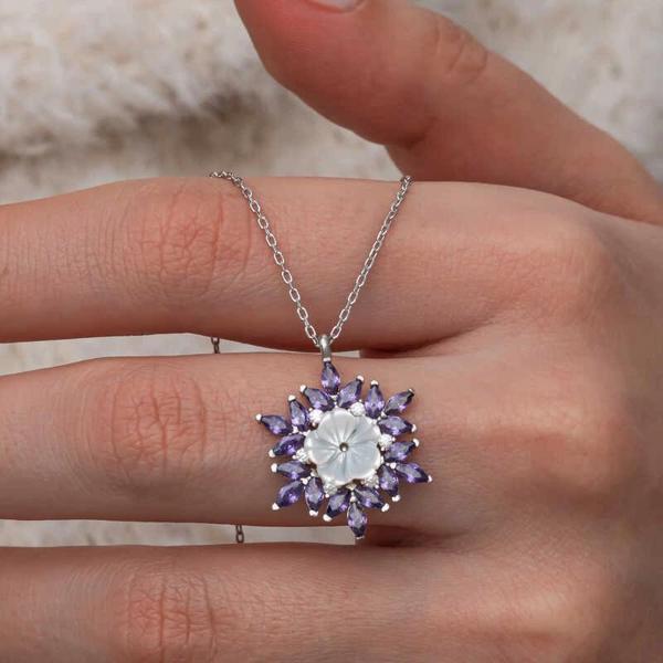 Supertrend Gümüş Mor Lotus Desenli Çiçek Kadın Kolye - Image 1