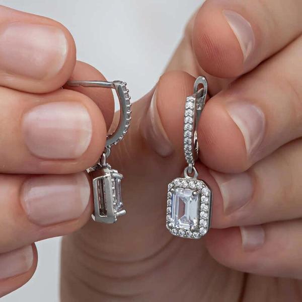 Supertrend Gümüş Beyaz Baget Taşlı Sallantılı Kadın Küpe - Image 1