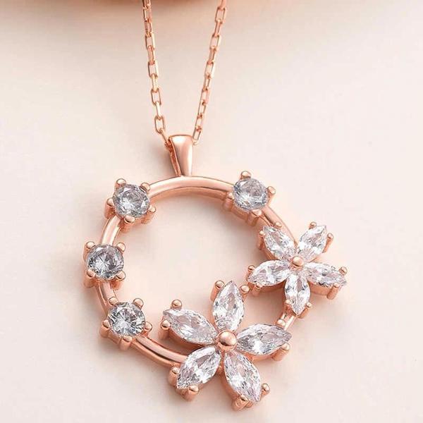 Supertrend Gümüş Rose Beyaz Çiçek Kadın Kolye - Image 1