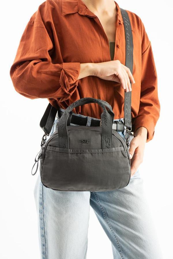 Kadın Omuz Çantası Elde Tutmalı Çapraz Askılı Postacı Bayan Çantası 20*27 Cm Astarlı Hafif Kumaş  - Image 1