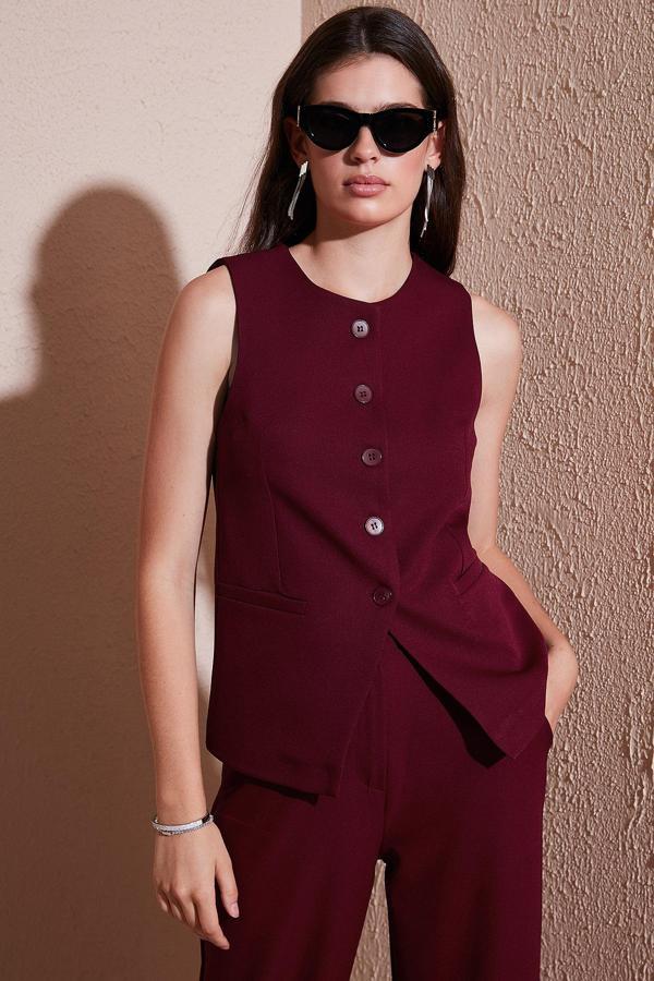 Lela Regular Fit Bisiklet Yaka Kolsuz Düğmeli Basic Bluz Bayan Yelek 65200004 BORDO - Image 1