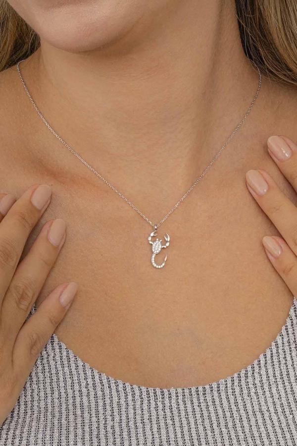 Gümüş Pazarım Beyaz Taşlı Akrep Kadın Gümüş Kolye - Image 1