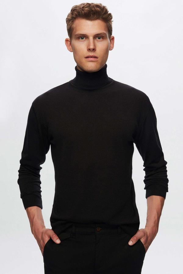 Regular Fit Siyah Pamuk Karışımlı Balıkçı Yaka Triko Kazak - Image 1