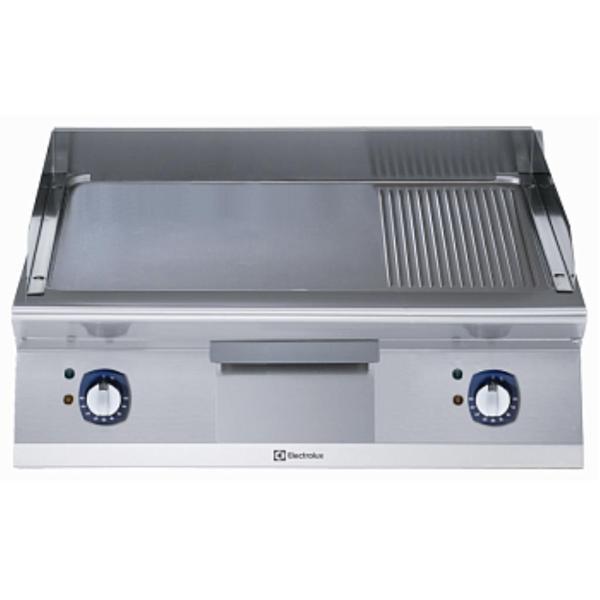 Electrolux Professional Endüstriyel Elektrikli Izgara, 2/3 Düz Ve 1/3 Nervürlü, Fırçalanmış Krom Kaplamalı Çelik Pişirme Yüzeyi, 800 Mm, Eğimli, Termostatik Kontrol, Kazıyıcı Dahil E7IIMDAOMEA - Image 1