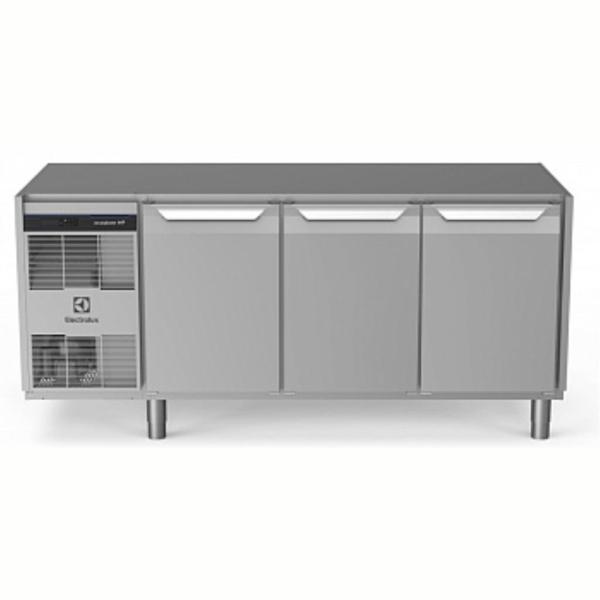 Electrolux Professional Soğutmalı Tezgah, "heavy Duty", Aısı304, Üst Tablasız, -2°/+10°c, Dijital, Tropikal - 440 Lt, 3 Kapılı EH3H7AAA - Image 1