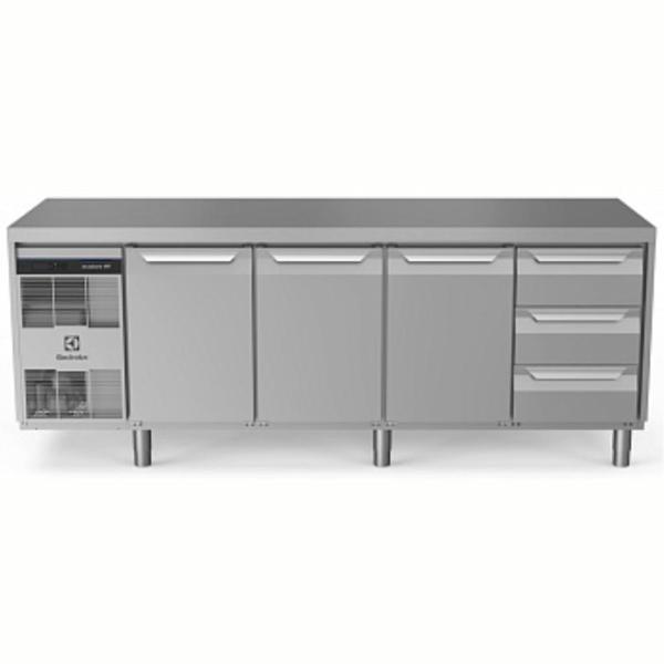 Electrolux Professional Endüstriyel Soğuk Tezgah 3 Kapılı +3x1/3 Çekmeceli 590 Lt, -2+10°c, Aısı 304 EH4HBAAAC - Image 1