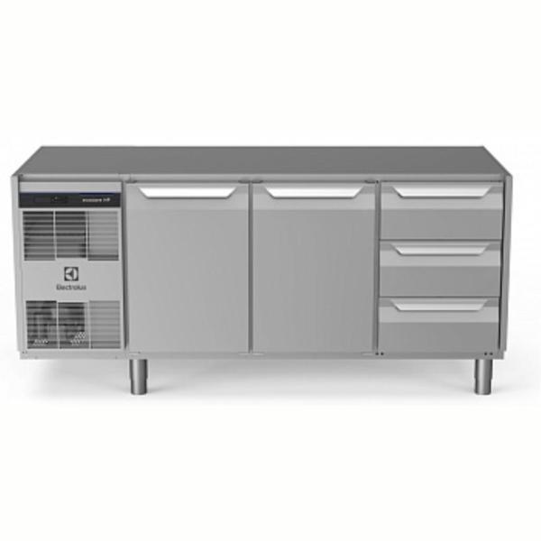 Electrolux Professional Endüstriyel Soğutmalı Tezgah, "heavy Duty", Aısı304, Üst Tablasız, -2°/+10°c, Dijital, Tropikal - 440 Lt, 2 Kapılı + 3x? Çekmeceli EH3H7AAC - Image 1