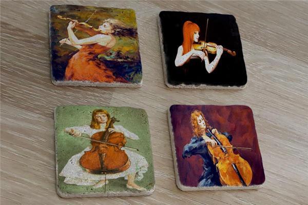Keman ve Violonsel Çalan Kızlar Doğal Taş Bardak Altlığı 4'lü set - Natural Stone Coasters - Image 1