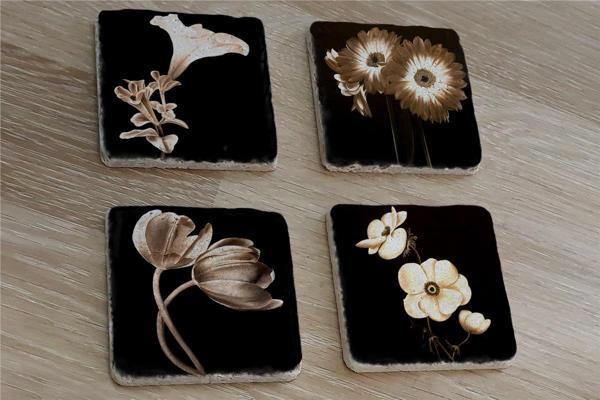Siyah Zemin Lale Gerbera ve Çiçekler Doğal Taş Bardak Altlığı 4'lü set - Natural Stone Coasters - Image 1