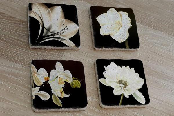 Siyah Zemin Orkide Gerbera ve Çiçekler Doğal Taş Bardak Altlığı 4'lü set - Natural Stone Coasters - Image 1