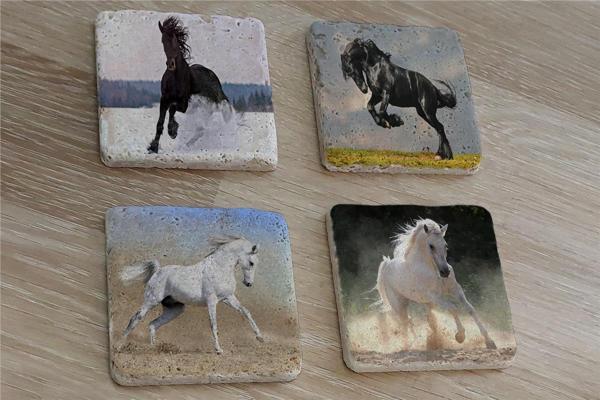 Koşan Atlar Doğal Taş Bardak Altlığı 4'lü set - Natural Stone Coasters - Image 1