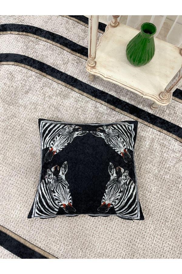 Brillant Kadife At Horse Desenli Kırlent Yastık Kılıfı (Siyah) 45X45 - Image 1