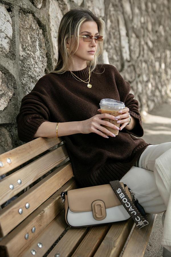 Lela Regular Fit Bisiklet Yaka Basic Triko Bayan Kazak 4616213 KAHVE - Image 1