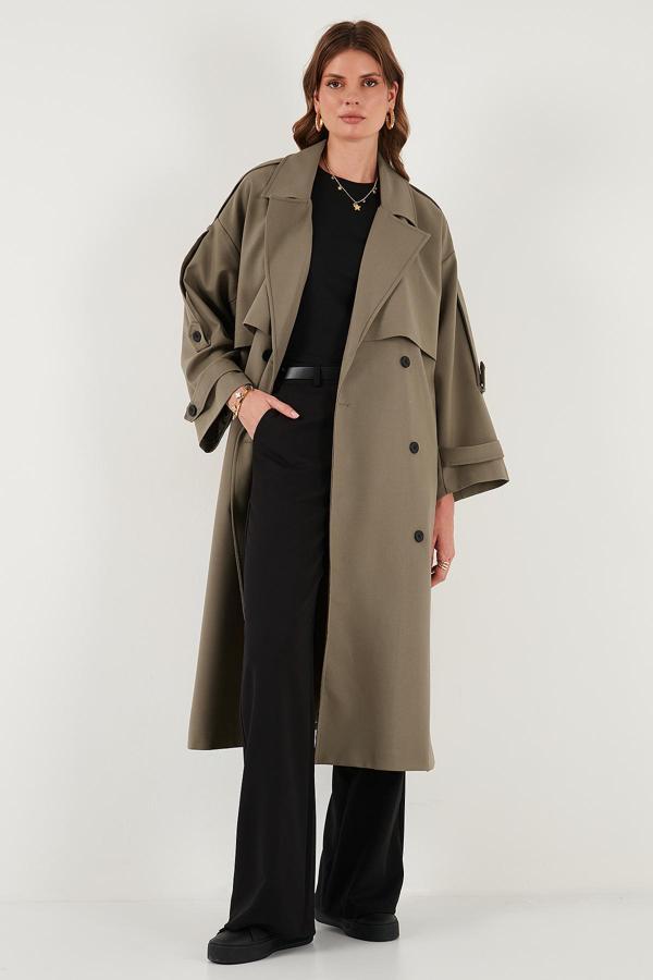Lela Oversize Fit Kruvaze Yaka Düğmeli Kemerli Uzun Bayan Trençkot 6839476 KARAMEL - Image 1