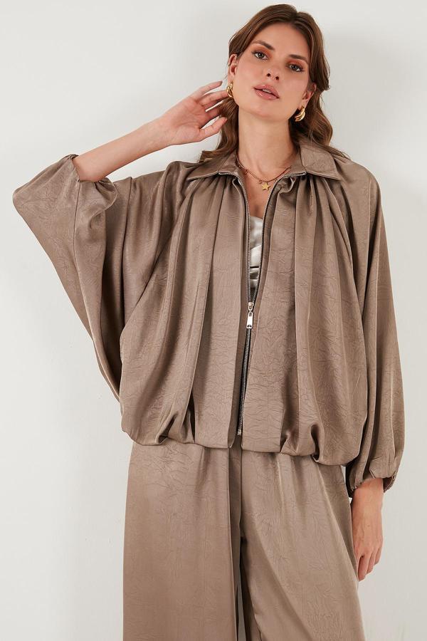 Lela Oversize Klasik Yaka Yarasa Kol Fermuarlı Saten Bayan Ceket 6839584 VİZON - Image 1
