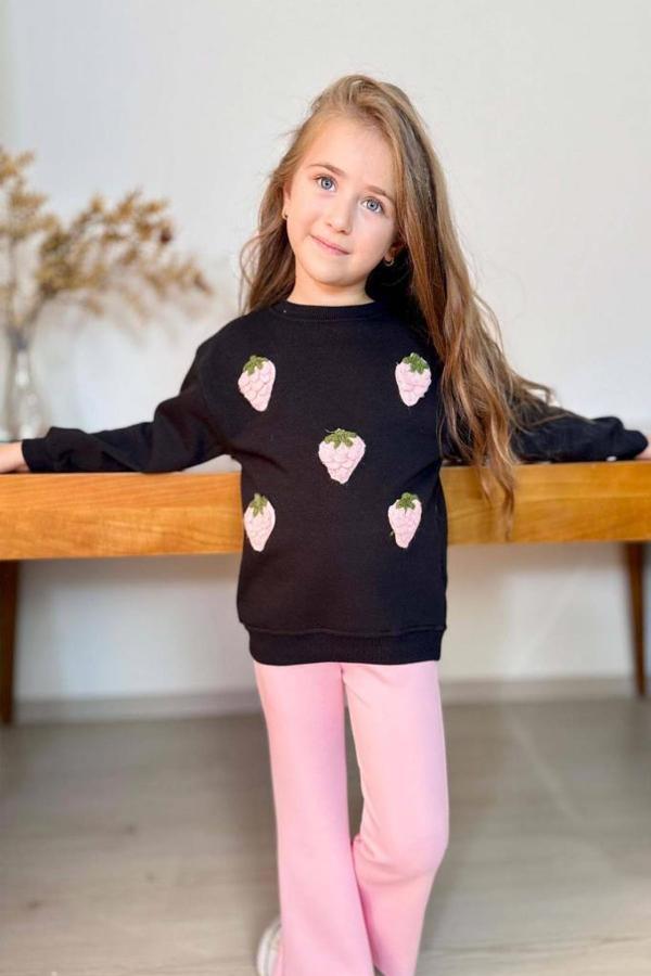 Kız Çocuk Üzeri Çilek Figürlü 3 İplik Kazak Bol Kesim Skuba Kumaş Pembe Alt Üst Takım - Image 1