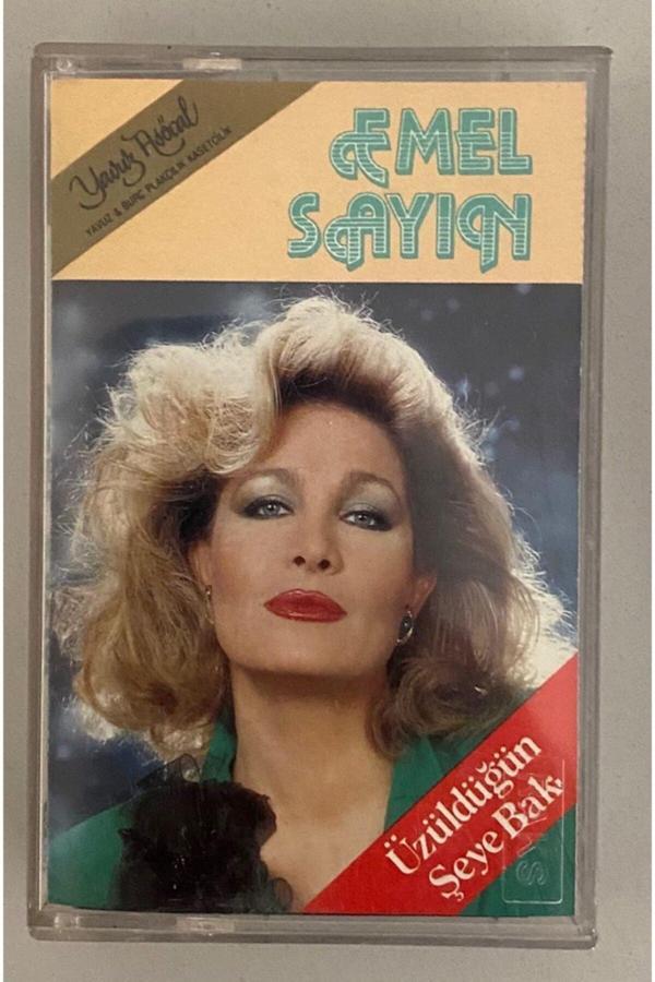 Plakevi İzmir Emel Sayın Üzüldüğün Şeye Bak Kaset (Orjinal Dönem Kağıt Baskı) - Image 1