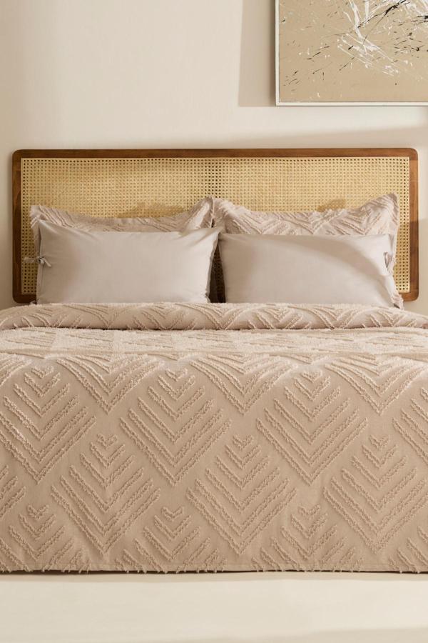 Karaca Home Velora Çift Kişilik Yatak Örtüsü Takımı Taş  - Image 1