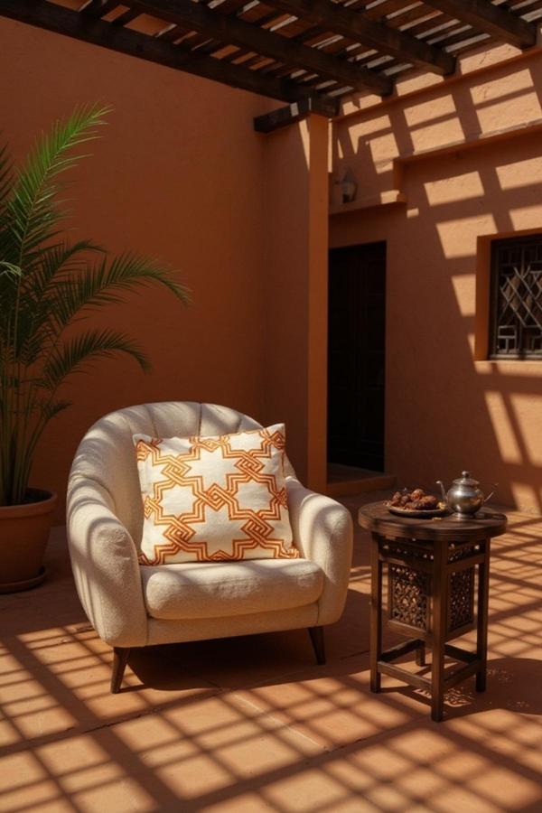 Frefly Turuncu Zeminde Geometrik Motifli Mozaik Desenli Dijital Baskılı Yastık Kırlent Kılıfı - Image 1