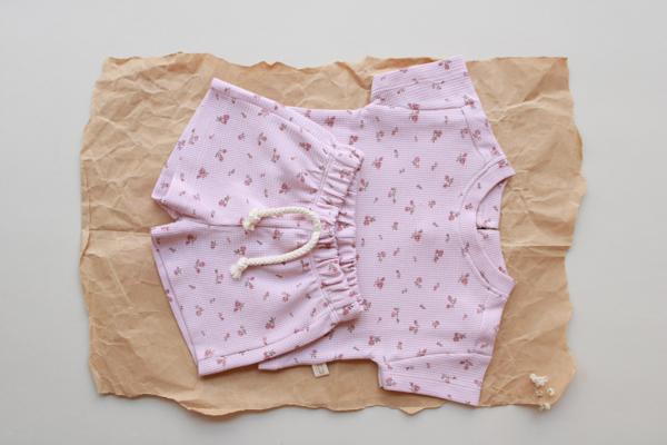 Pembe Çiçek Baskılı Waffle Şort Takım - Image 1