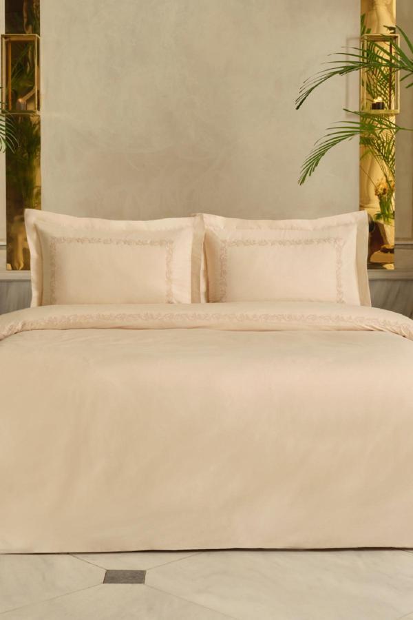 Karaca Home Cortez Nakışlı %100 Pamuk Çift Kişilik Nevresim Takımı Bej  - Image 1