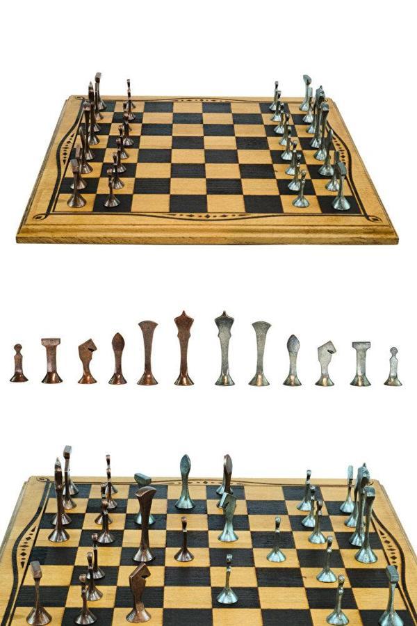 MC46 Büyük Boy Metal Satranç Takımı 37x37cm Doğal Ahşap Kayın Tahta – El Yapımı Antik Metal Taşlar - Image 1