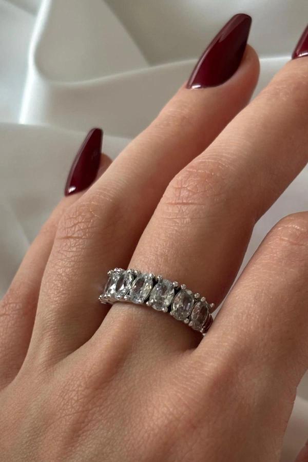 Exclusive Seri Ayarlanabilir Kararmaz Kenarları Burgu Model Oval Sıra Taş Kadın Çelik Yüzük - Image 1