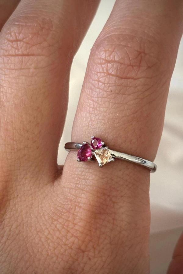 İthal Seri Renkli Zirkon Taşlı Zarif 3 Taşlı Tasarım Ayarlanabilir Kadın Çelik Yüzük - Image 1