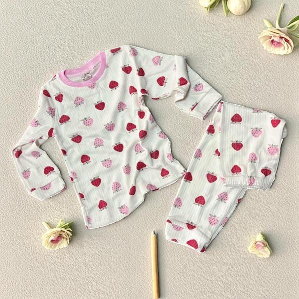 ÇİLEKLİ PİJAMA TAKIM - DİĞER MARKALAR - RZ0003 - Pembe - 4 Yaş - RZ0003-Pembe-4 Yaş Pembe - Image 1