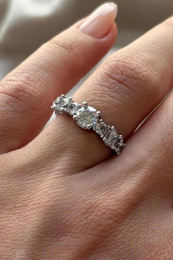 Crown Büyük Küçük Yuvarlak Sıralı Taş Pırlanta Kesim Ayarlanabilir Kadın Yüzük - Image 1