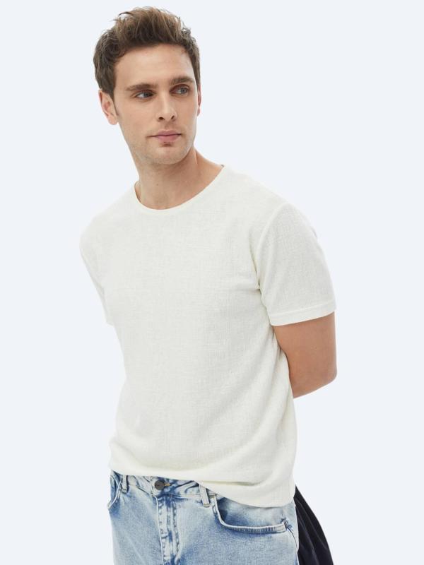 Ekru Jakarlı Bisiklet Yaka Pamuk Karışımlı T-Shirt - Image 1
