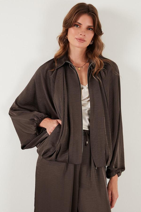 Lela Oversize Klasik Yaka Yarasa Kol Fermuarlı Saten Bayan Ceket 6839584 KAHVE - Image 1