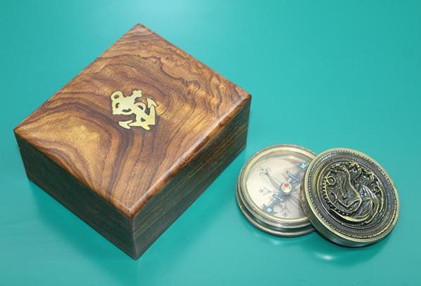 Ahşap Kutulu Pirinç Pusula Ejderha Desenli - Image 1