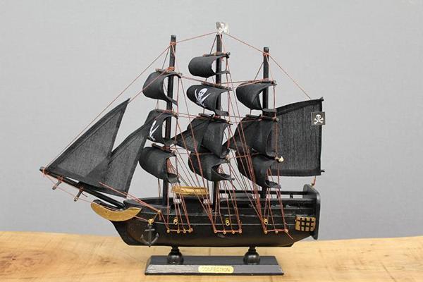 Ahşap Korsan Gemisi 30x33 cm  - Image 1