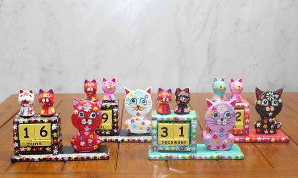 Ahşap Kedili Takvim Orta Boy - Image 1