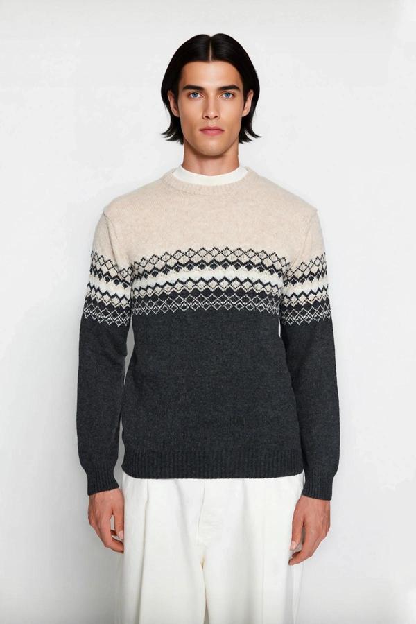 Erkeklere Özel Fitted Kalıp Etnik Desenli Bisiklet Yaka Triko Kazak Kışlık Kombinlerin Vazgeçilmezi - Image 1