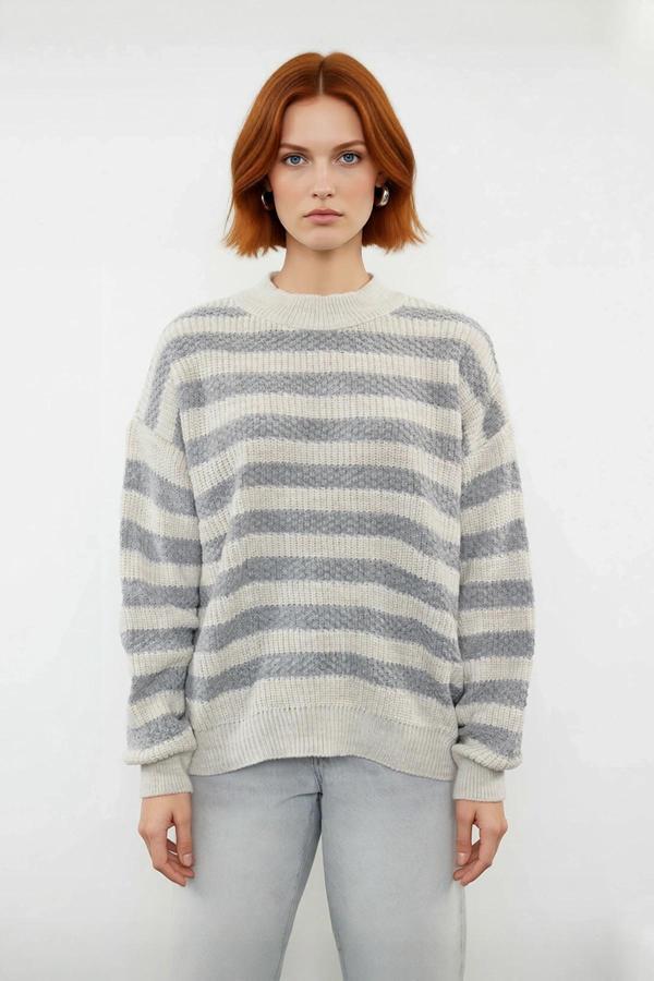 Kadınlara Özel Oversize Kesim Rahat Bisiklet Yaka Desenli Bej Gri Triko Kazak Kış Şıklığı Kaliteli - Image 1